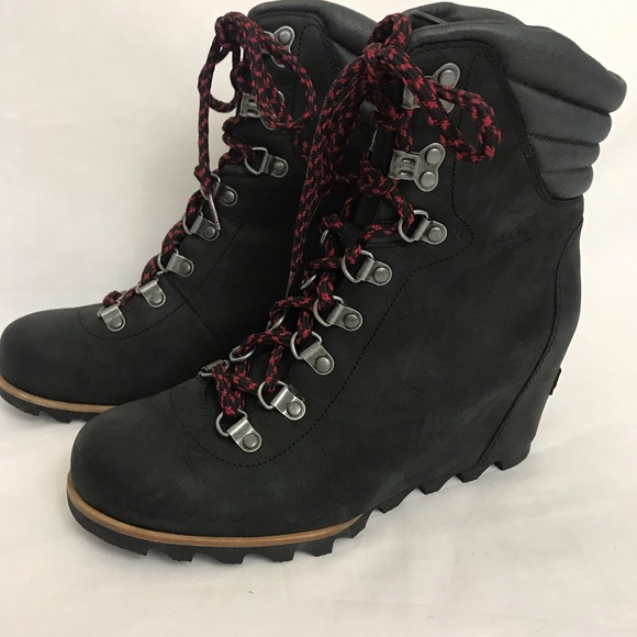 sorel women's conquest wedge booties